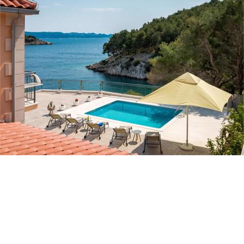 Awesome home in Milna w/ Outdoor swimming pool and 2 Bedrooms