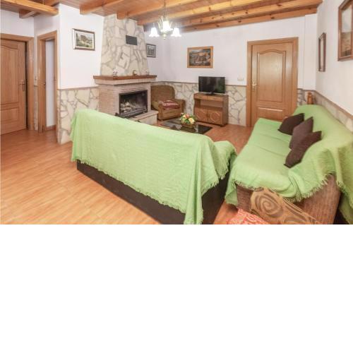 Awesome home in Montefrio with Outdoor swimming pool, WiFi and 3 Bedrooms