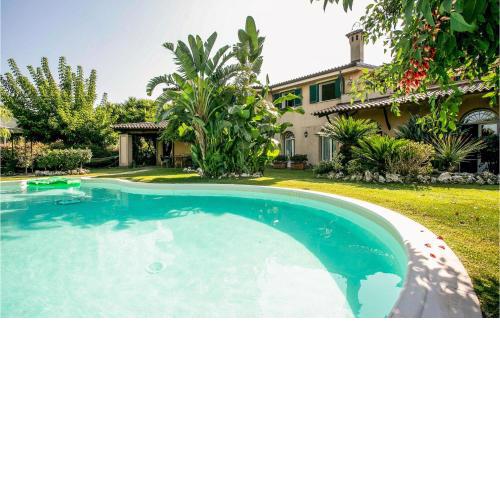 Awesome Home In Polistena With Outdoor Swimming Pool, Sauna And 7 Bedrooms