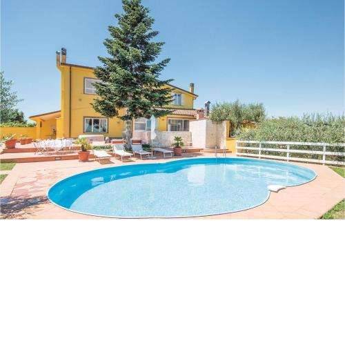 Awesome home in ROMA with 4 Bedrooms, Jacuzzi and Private swimming pool