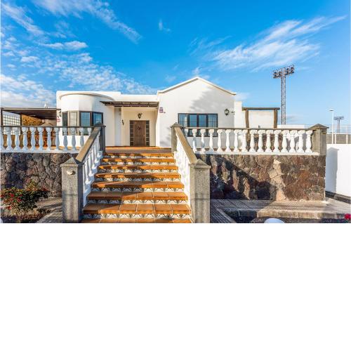 Awesome home in San Bartolomé with 3 Bedrooms