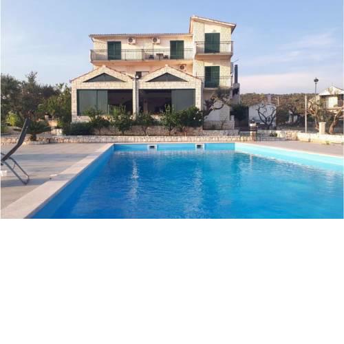 Awesome home in Sevid w/ WiFi, Outdoor swimming pool and 6 Bedrooms