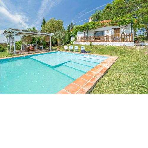 Awesome home in Sevilla with Outdoor swimming pool and 4 Bedrooms