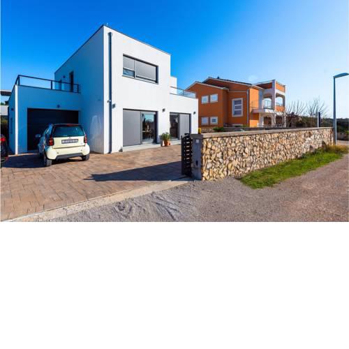 Awesome home in Srima w/ Outdoor swimming pool and 3 Bedrooms
