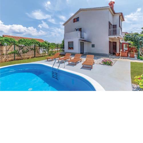 Awesome home in Valbandon w/ Outdoor swimming pool, WiFi and 3 Bedrooms