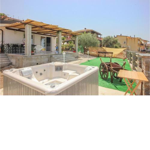Awesome home in Vatolla with 2 Bedrooms and WiFi