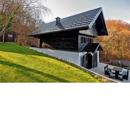 Awesome home in Veliko Trgovisce w/ 2 Bedrooms