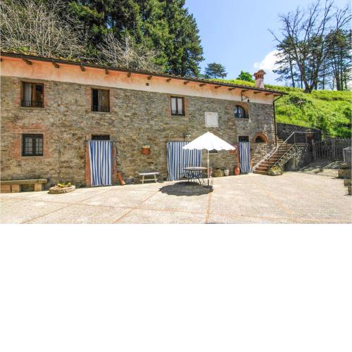 Awesome Home In Villa Di Piteccio With Jacuzzi, Wifi And 6 Bedrooms