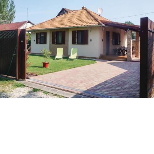 Awesome home in Zamárdi w/ 2 Bedrooms