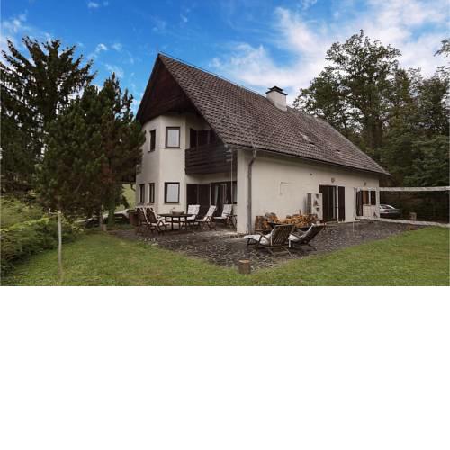Awesome home in Zgornja Polskava w/ Indoor swimming pool, Sauna and WiFi