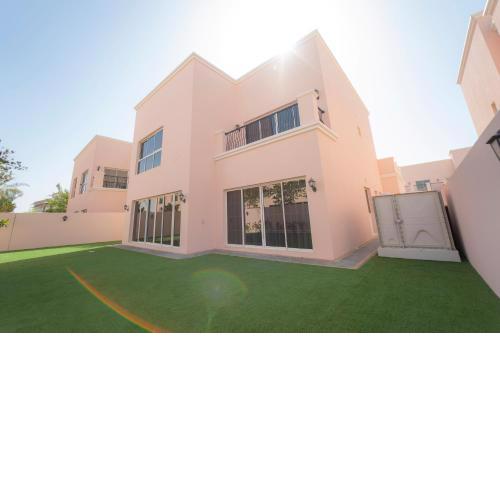 AWS Homes - Luxury 4BR & Maid Room Villa with Private Garden at Nad al Sheba