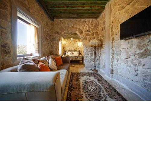 Aysel Inn House