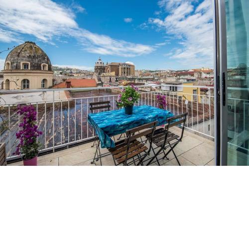 B4 Big apartment with terrace and view in hystorical centre Naples