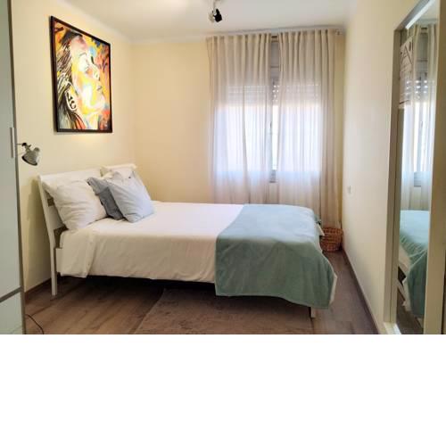 Badalona spacious Room 15 minutes Barcelona