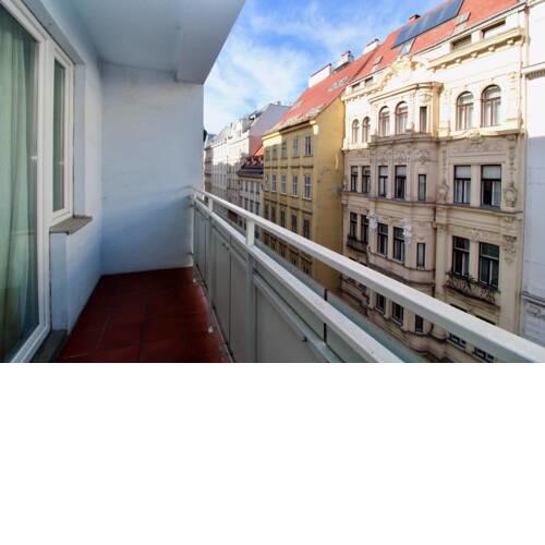 Balcony Apartment - Next to Opera