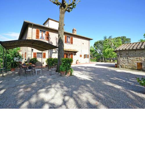 Balmy Villa in Cortona with Swimming Pool
