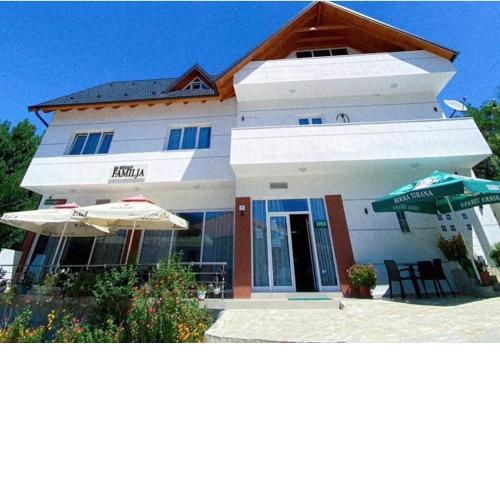 Bar-Restaurant-Hotel-Familja