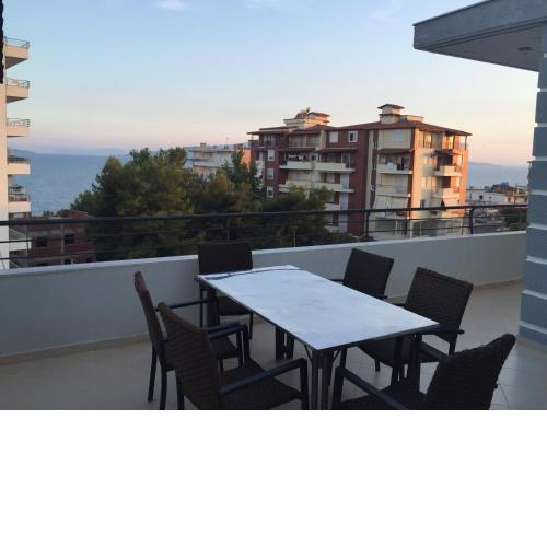 Bardhi Apts