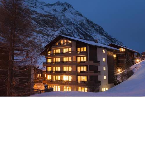 BaseCamp Hotel