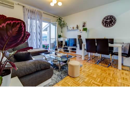 Bay Line Apartment