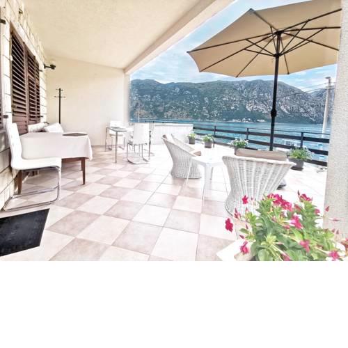Bay Terrace Apartment