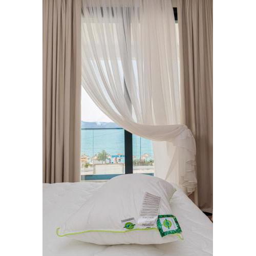 B&B Champagne, Vlore Bay