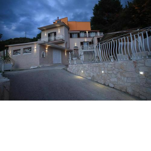 B&B MicAnTo