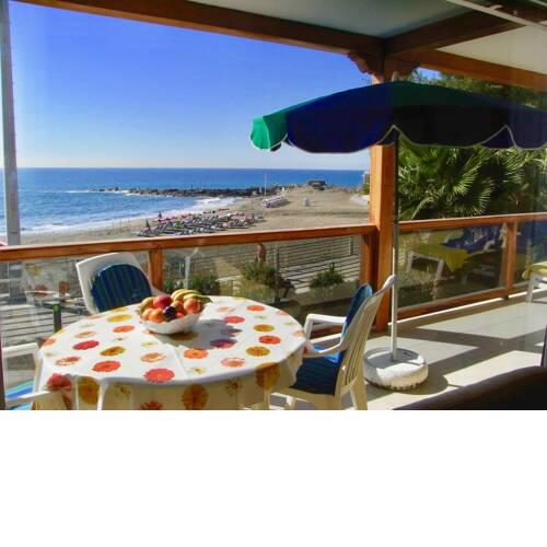 Beach front Apartment Los Papagayos