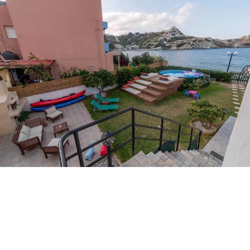 Beach front apartment with swimming pool