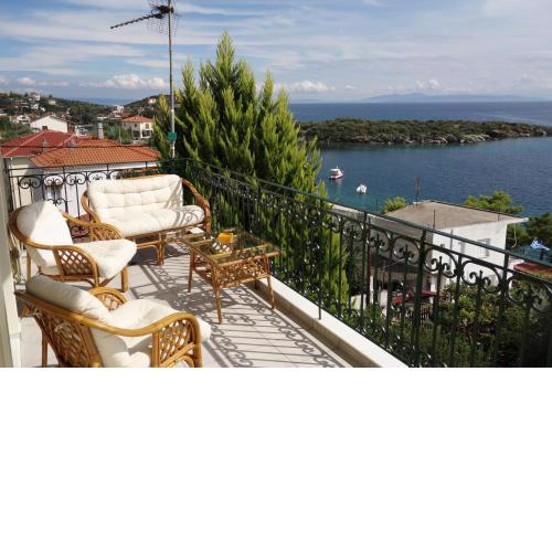 Beach Front house with view in Marathos Magnisia
