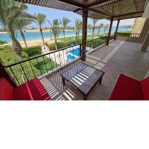 Beach Villa with Private Pool - MARINA NORTH COAST