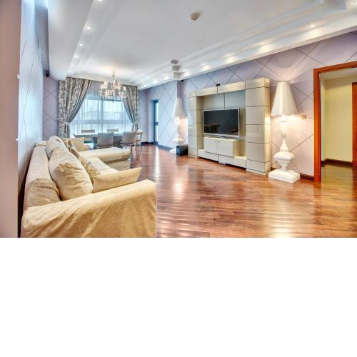 Beachfront Apartment for Family Vacation on Palm