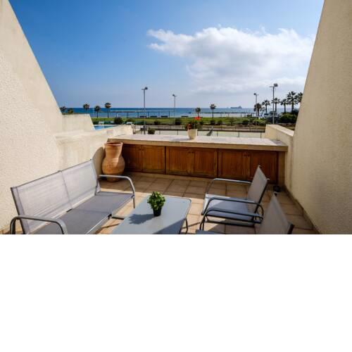 Beachfront apartment in Oroklini Area