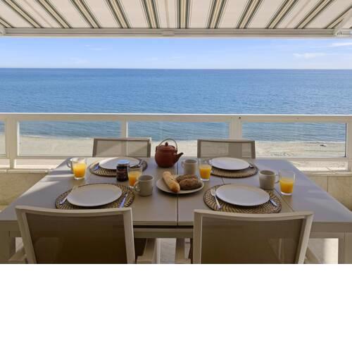 Beachfront Apt with fantastic panoramic seaviews