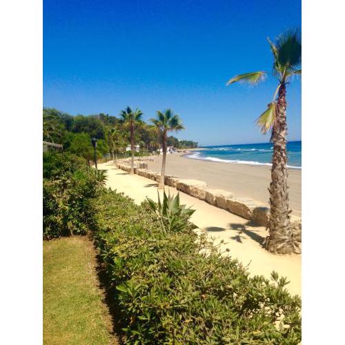 BEACHFRONT , Central, quiet, parking, pool