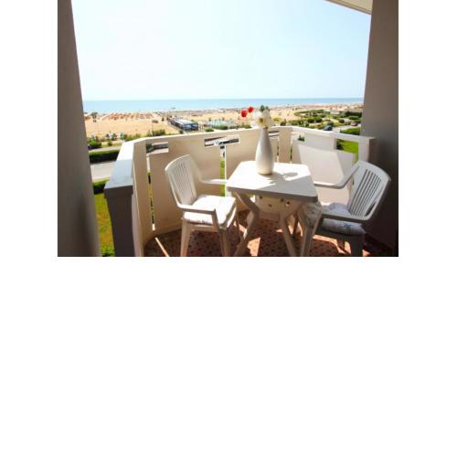 Beachfront Condo Sea View - Airco - Covered Private Parking - Beach Place