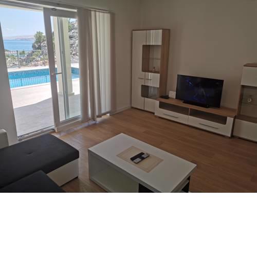 Beachfront House with Pool in Ribarica