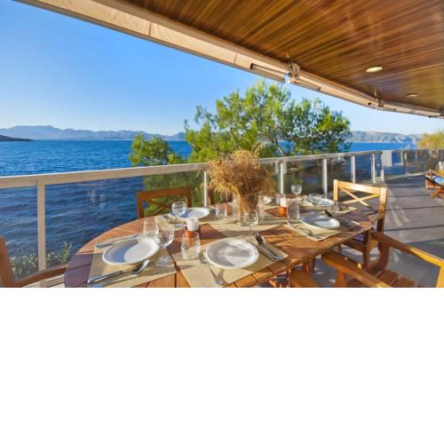Beachfront penthouse La Victoria
