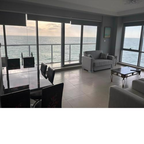 BEACHFRONT PHENOMENAL 2 BeD APARTMENT