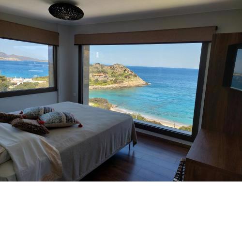 Beachfront Villa Phi φ