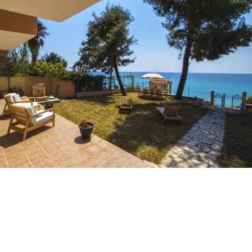 Beachfront Villa Posidi