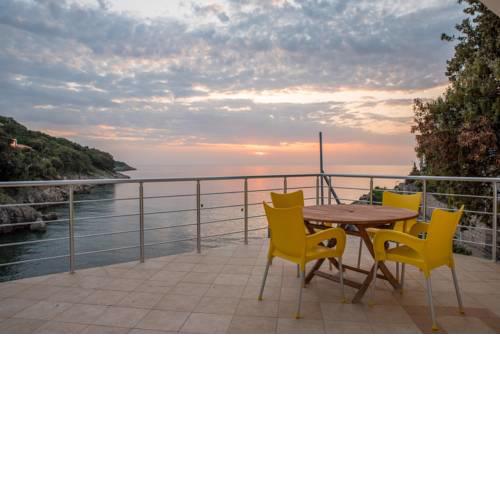 BEACHFRONT VILLA with BOAT