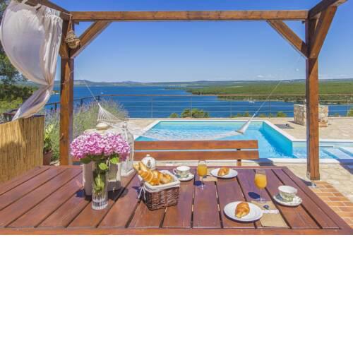Beachhouse with pool Parma