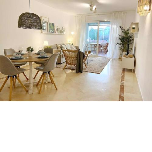 Beachside appartment with pool, 150m to the beach