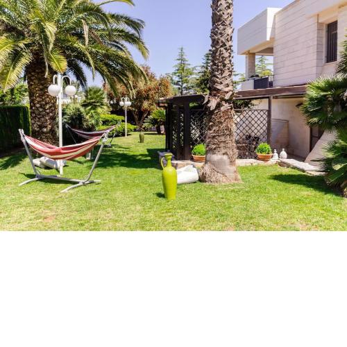 Beatrice: regal residence with wide garden