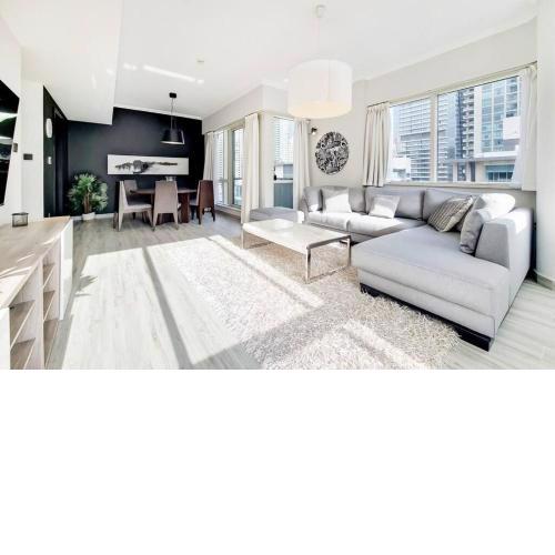Beautiful 1 bedroom Marina View