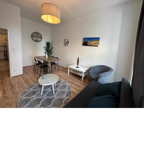 Beautiful 1BR Apt Comfortable Design - Central Located