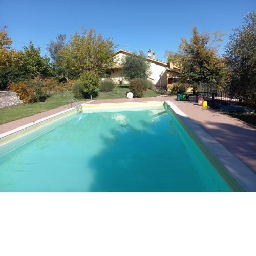 Beautiful 2-Bed Apartment with Pool Access