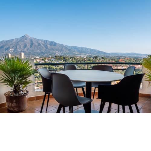 Beautiful 2 bed Apt with amazing views - RDR203