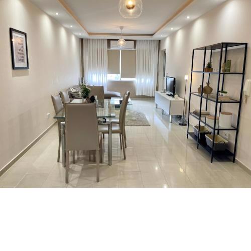 Beautiful 2-bedroom apartment by the sea!